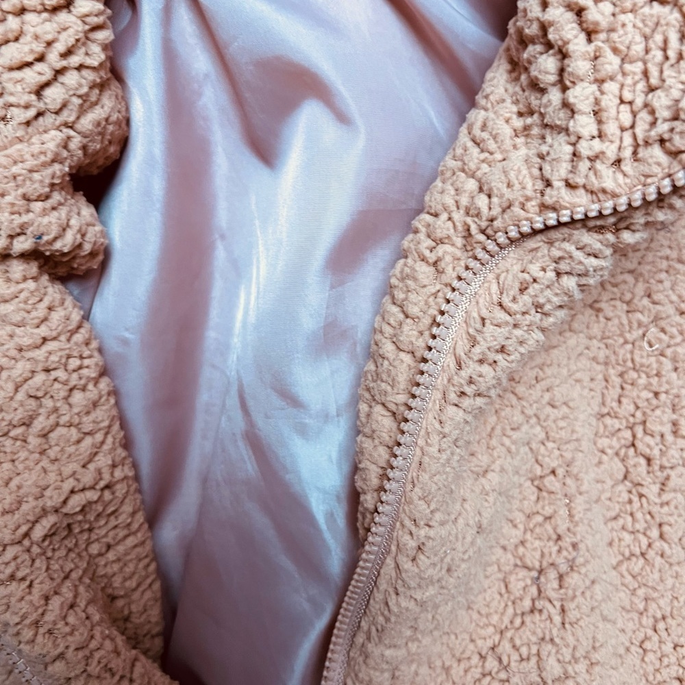 Runway 7 SzM Fuzzy Zip Up - Picture 6 of 10